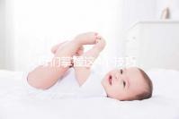 父母們掌握這4個技巧，輕松培養(yǎng)孩子睡嬰兒床的習慣