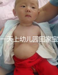 第一天上幼兒園回家寶寶指著媽媽哭，網(wǎng)友看樂(lè)了！